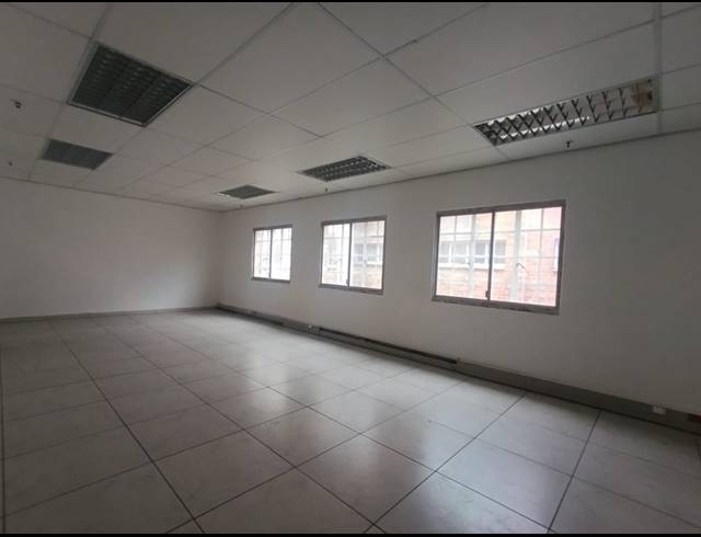 2,875M² WAREHOUSE TO LET IN NEW GERMANY